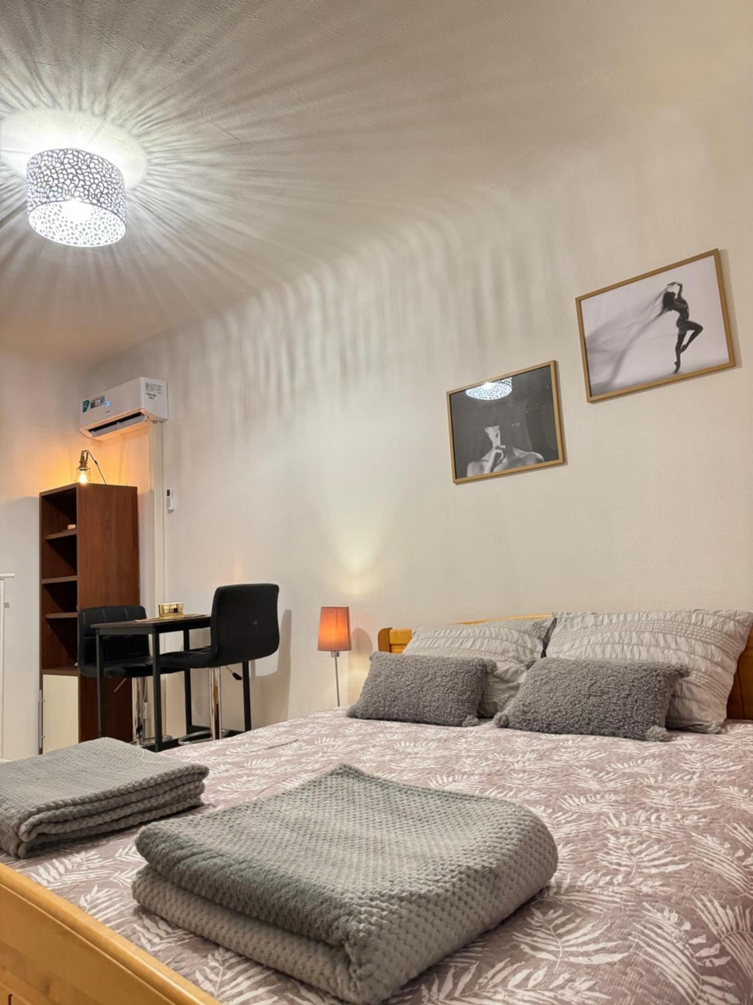 Peaceful 2 Room 50M2 Centric 10 Min To Old Town Ac Riga Exterior photo
